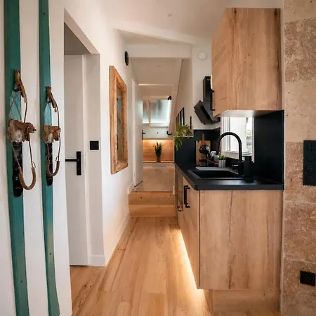Le Refuge - Jacuzzi & Vue Chateau Apartment